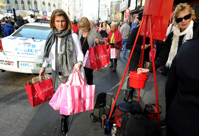 Black Friday Crowds Thin In Subdued Start To Us Holiday Shopping - NYC