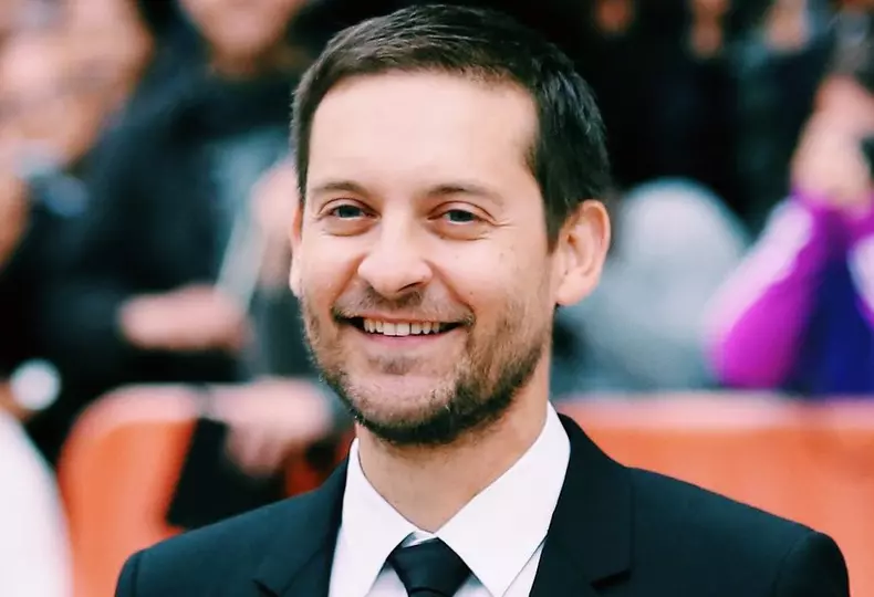 Tobey-Maguire-in-oras-cu-fiica-adolescenta.-Cum-a-fost-surprins-fostul-Spider-Man-pe-strazile-din-Los-Angeles-2