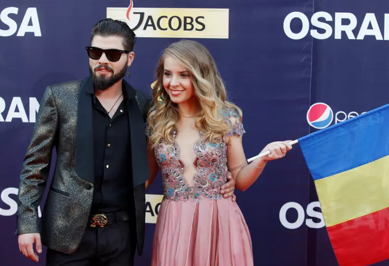alex florea si ilinca bacila pe covorul rosu la eurovision 2017