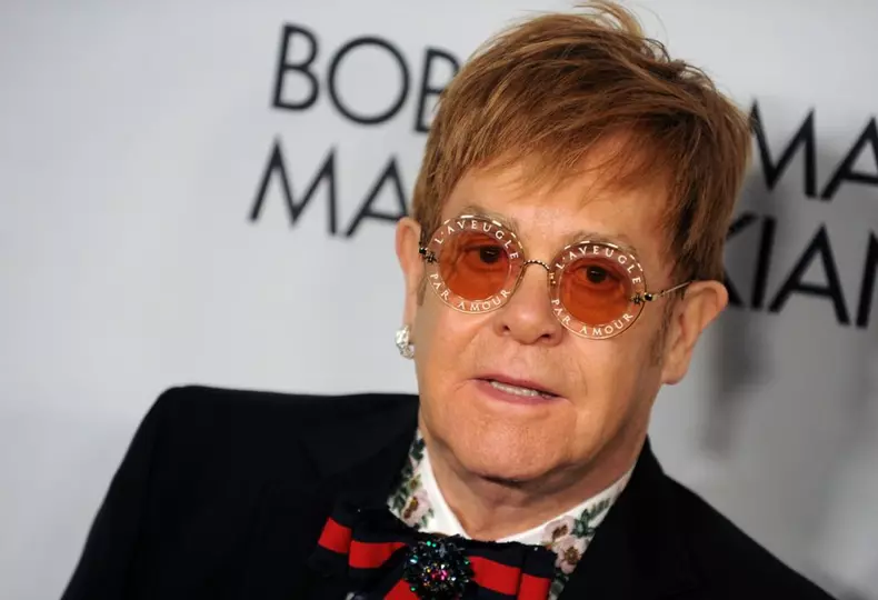 Elton John, de urgență la spital, după ce a suferit o căzătură. Care e starea artistului