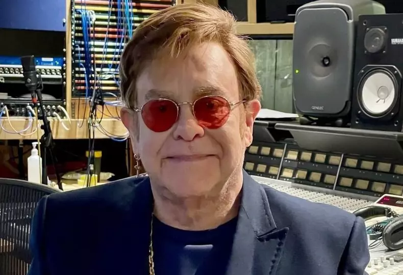 Decizia de ultimă oră luată de Elton John (2)