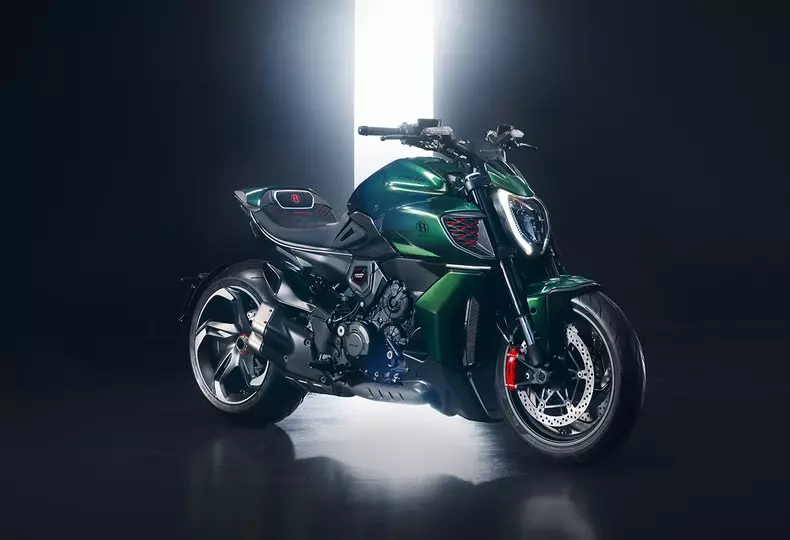 web_Ducati Diavel for Bentley – 3