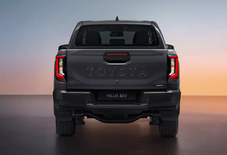 2025toyotahiluxbevhero8