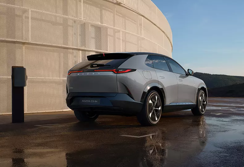 mazda_cx-6e_global_ag_still_10