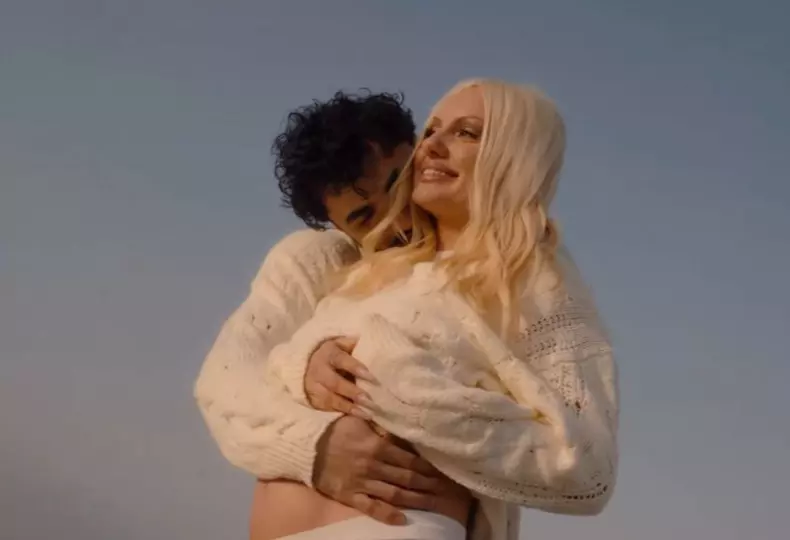 Alexandra Stan însărcinată