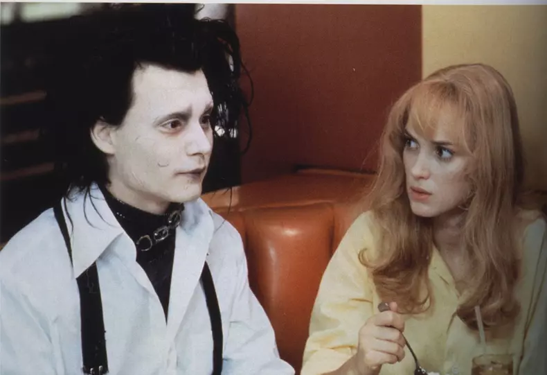 Winona Ryder si Johnny Depp - Edward Scissorhands (1990)