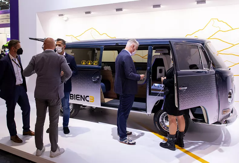 Conti AMBIENC3 _ Vehicle Interior of the Future 2 2 2 2