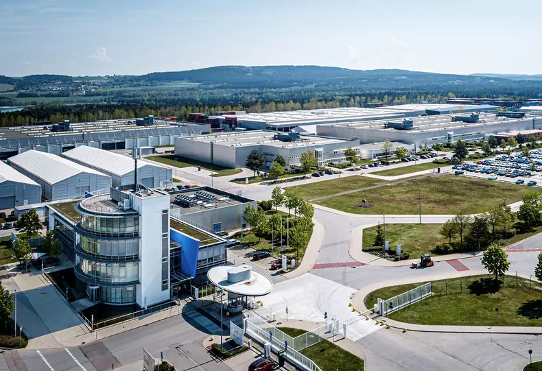 P90524671_highRes_100-million-euro-inv