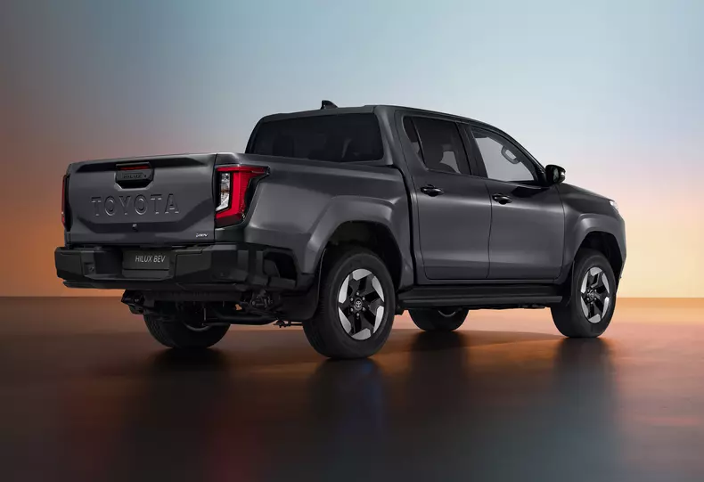 2025toyotahiluxbevhero5