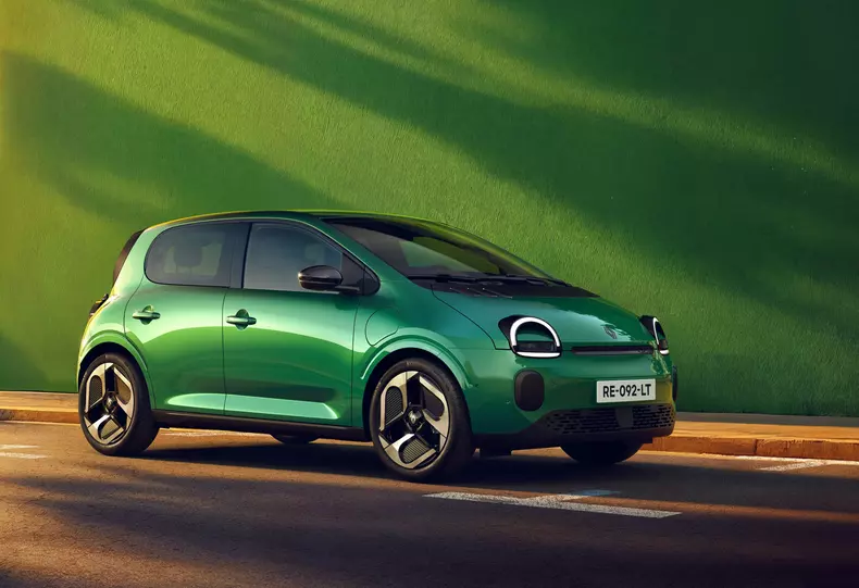 Renault-Twingo_E-Tech_EV-2027-wallpaper