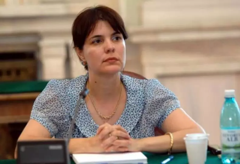 Simona Maya Teodoroiu5