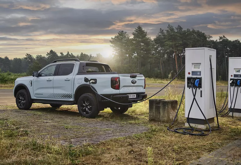 FORD_2024_RANGER_PHEV_04