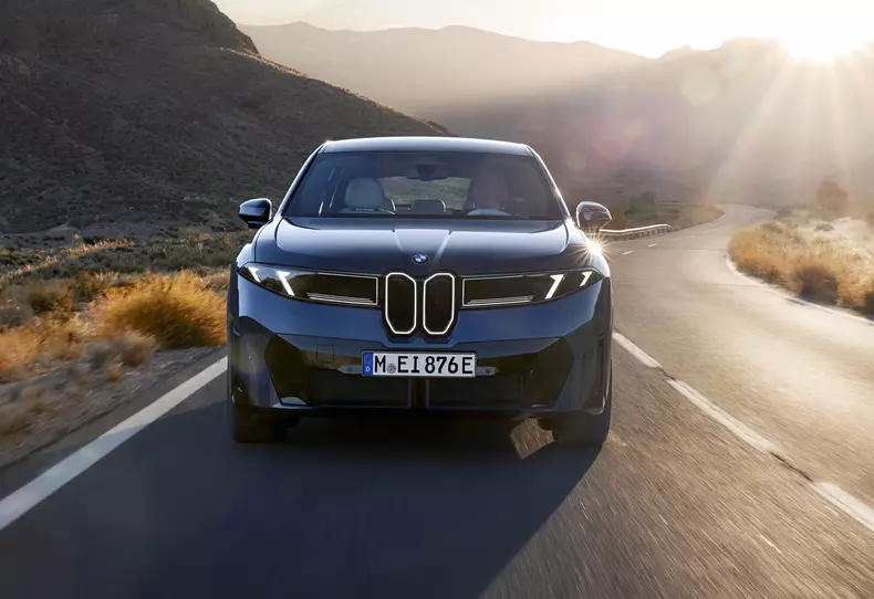 P90615614_highRes_the-new-bmw-ix3-50-x