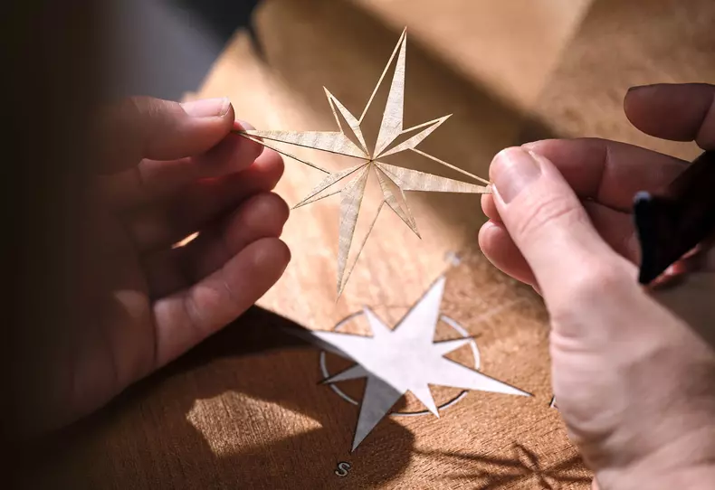 P90633317_highRes_presenting-rolls-roy