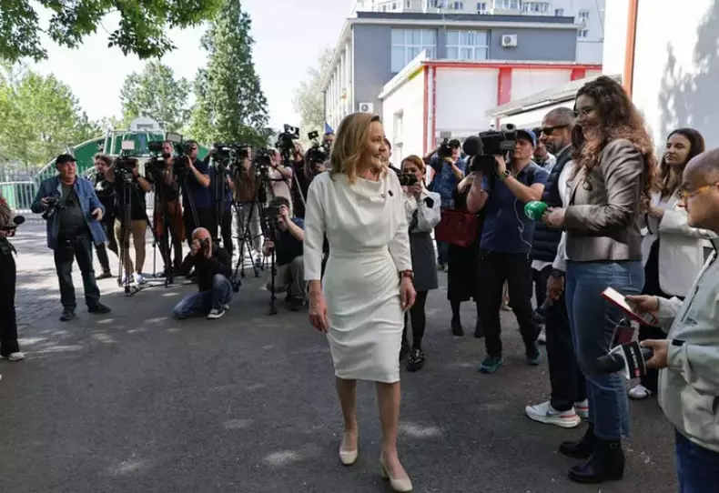 elena-lasconi-vot-alegeri-4-mai-2025 (2)