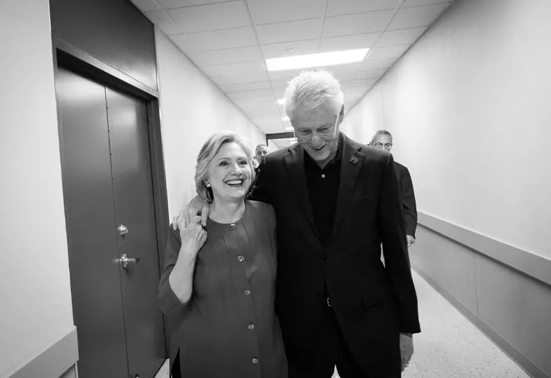 Bill Clinton - ‘‘Sunt alături și sufăr pentru oamenii din Barcelona în ajunului acestui atac terorist josnic‘‘, a declarat al 42 lea președinte al SUA.