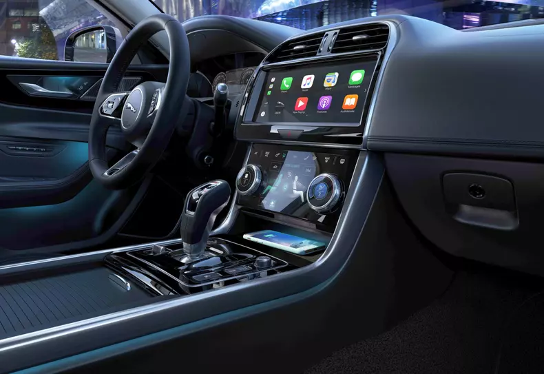 Jaguar XE facelift 043