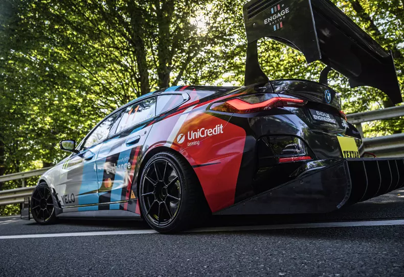 P90566989_highRes_first-race-of-bmw-i4