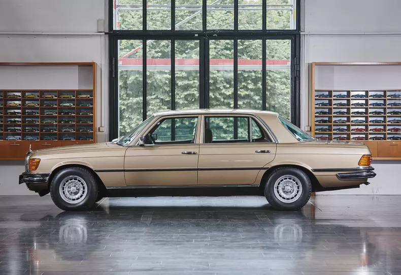 Mercedes-Benz 450 SEL 6.9: „Das beste Automobil“ seiner Zeit feiert 50. Geburtstag

Mercedes-Benz 450 SEL 6.9: “The best car” of its time turns 50