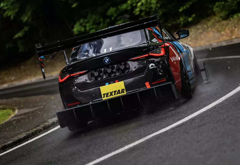 P90643764_highRes_bmw-i4-racing-poina-