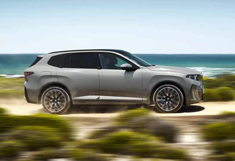 P90645993_highRes_bmw-ix5-60-xdrive-06
