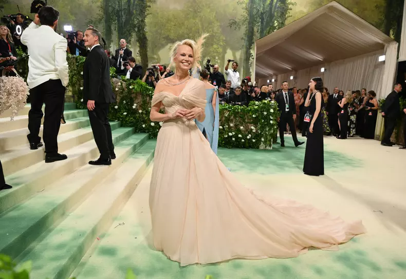 pamela-anderson-met-gala-2024-6-1