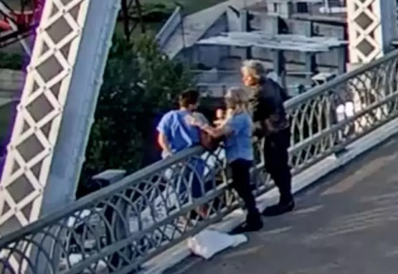 Jon Bon Jovi convinces apparently suicidal woman not to jump from a bridge in dramatic video