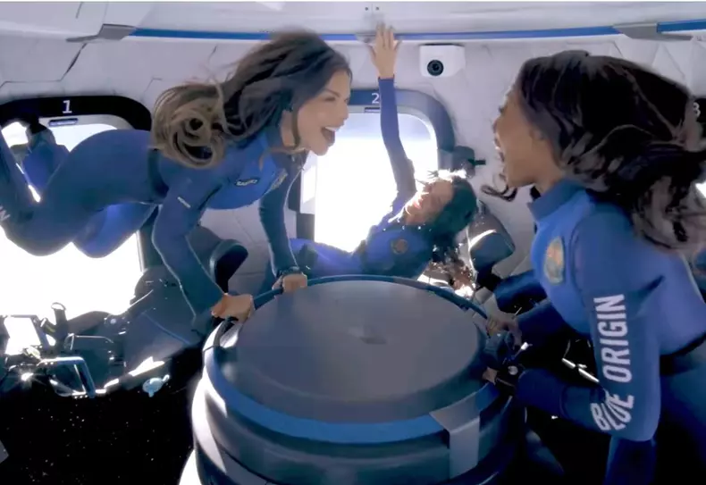Echipajul feminin Blue Origin (3)