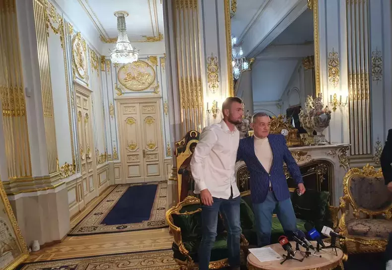 gigi-becali-palat-2