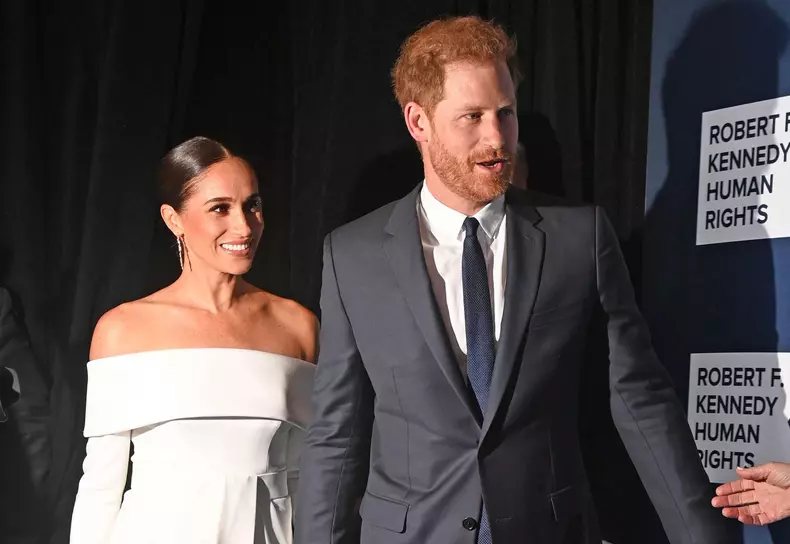 Cum se poartă, de fapt, Meghan Markle și prințul Harry