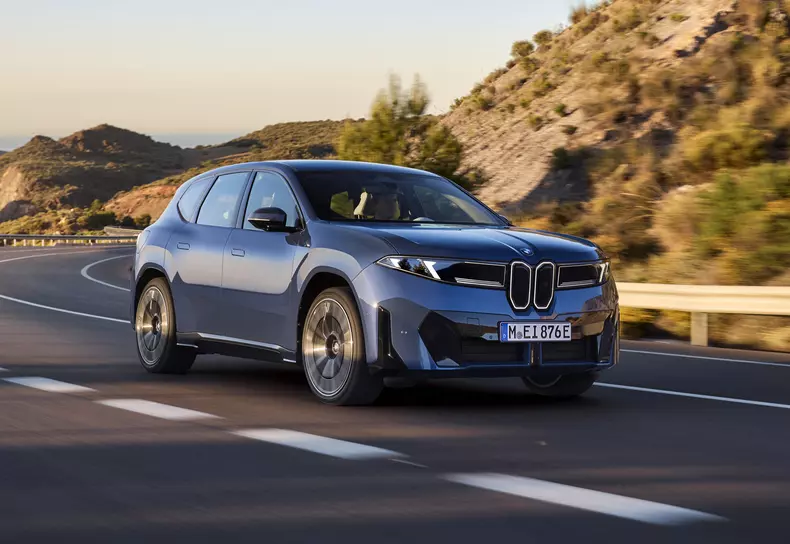 P90615617_highRes_the-new-bmw-ix3-50-x