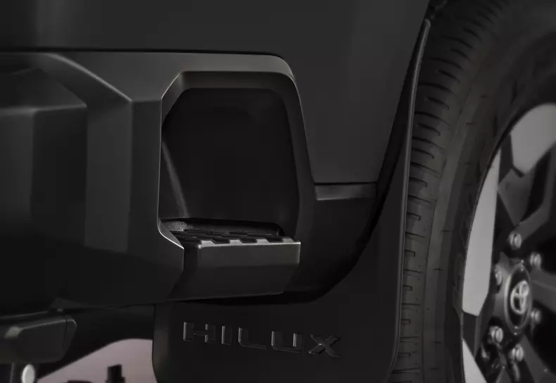 2025toyotahiluxbevext04