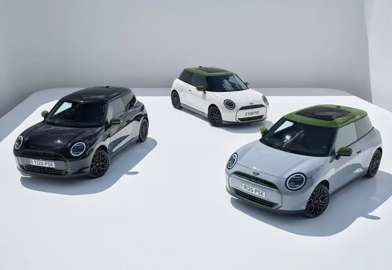 R90614268_highRes_mini-paul-smith-edit