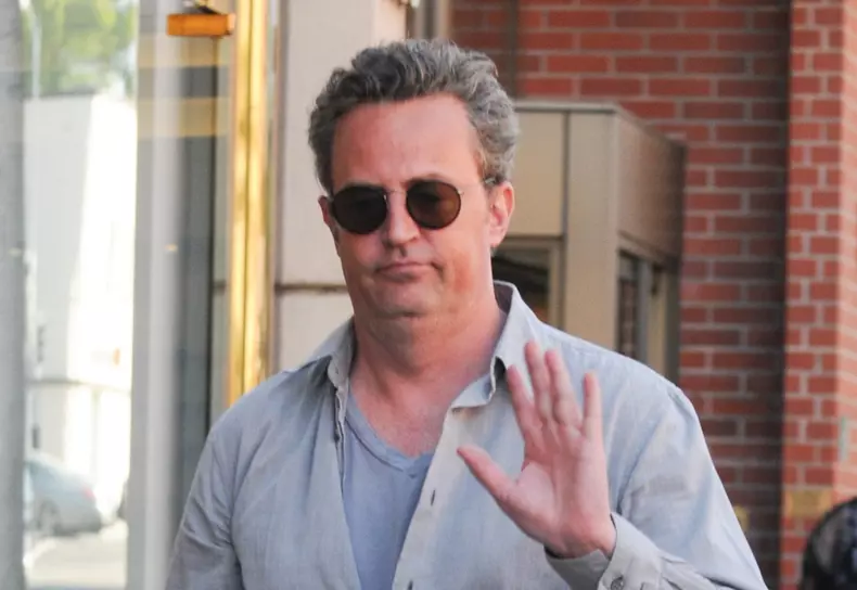 De ce vrea Matthew Perry să-și reediteze cartea de memorii. Ce regretă acum starul din „Prietenii tăi”