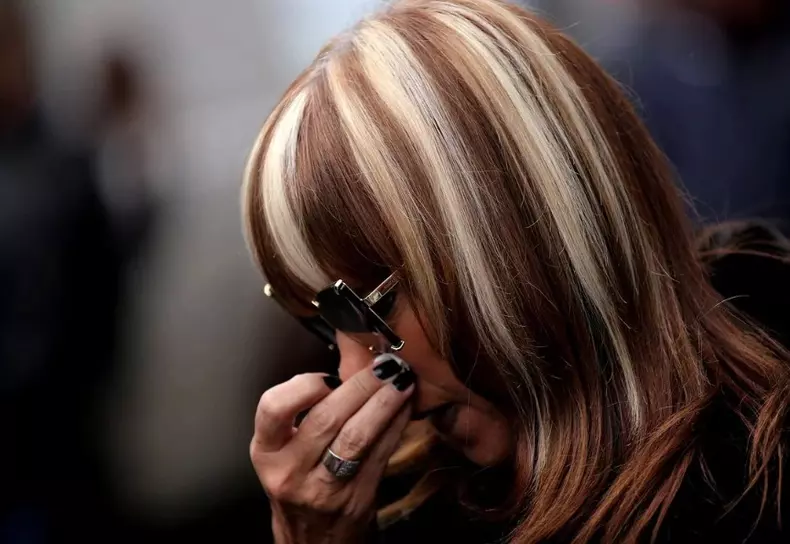 Mihaela Constantinescu la inmormantarea lui Mihai Constantinescu