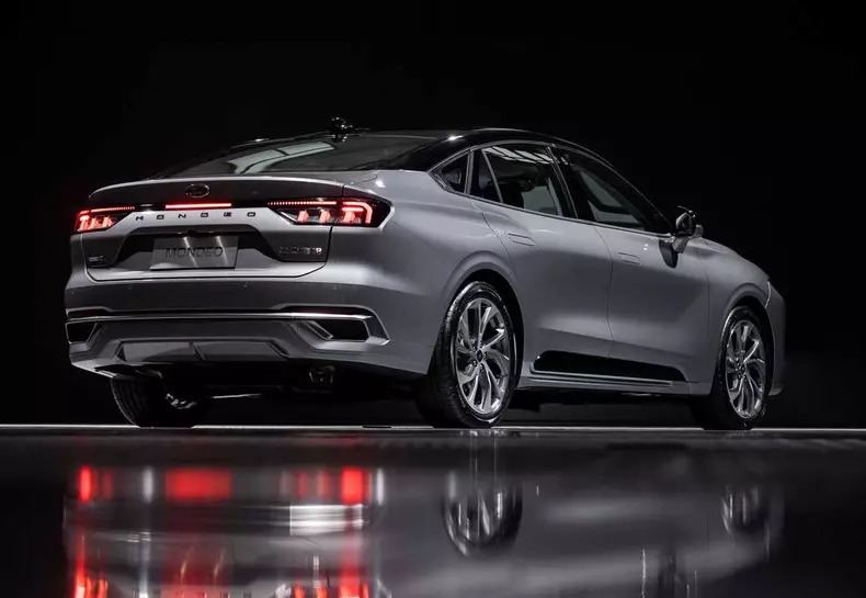 2022 Ford Mondeo_09