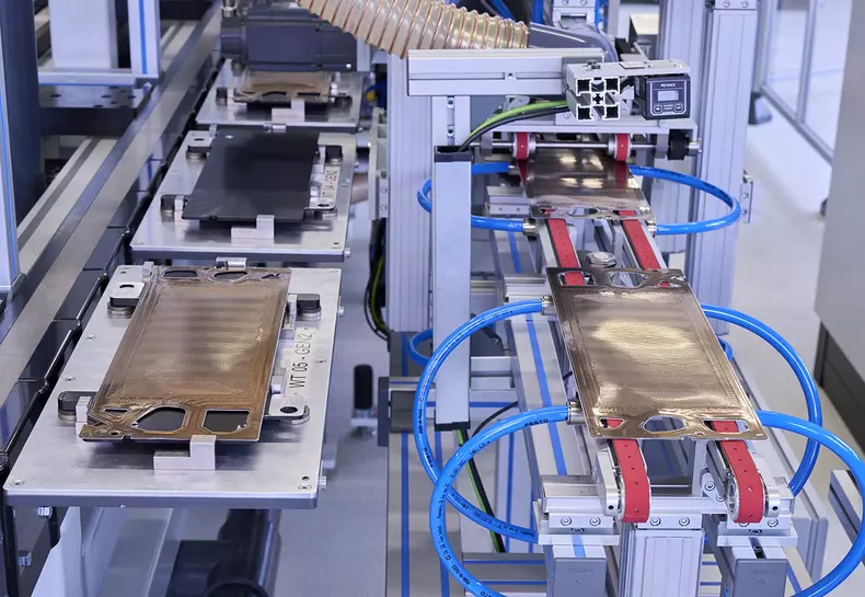 P90476589_highRes_production-of-fuel-c