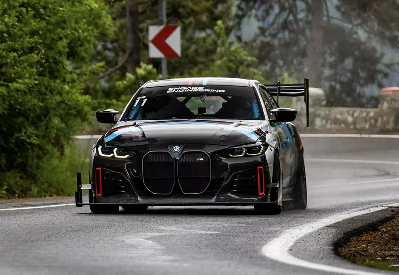 P90643760_highRes_bmw-i4-racing-poina-