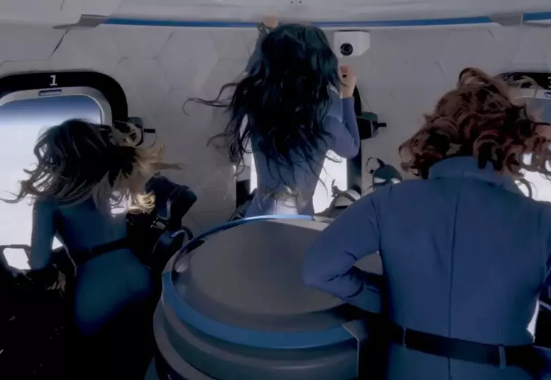Echipajul feminin Blue Origin (6)