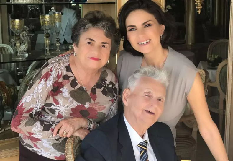 Ramona impreuna cu parintii ei