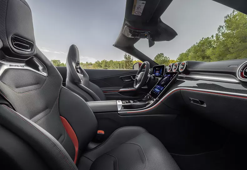 Das neue Mercedes-AMG CLE 53 4MATIC+ Cabriolet

The new Mercedes-AMG CLE 53 4MATIC+ Cabriolet