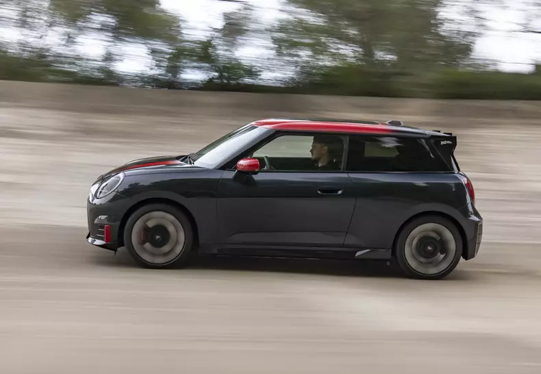 P90571661_highRes_the-mini-john-cooper