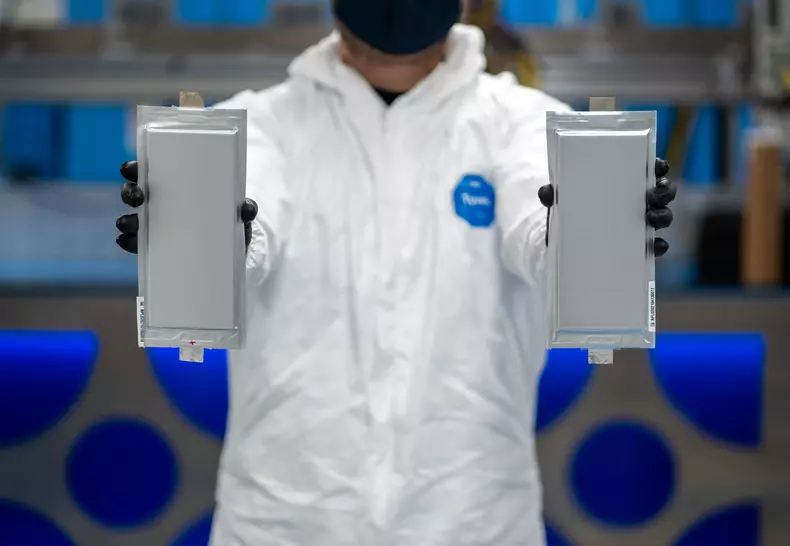 P90419720_highRes_bmw-group-and-solid-