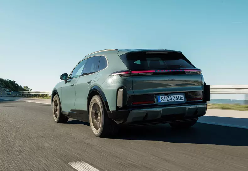 web_327522_1920x1281