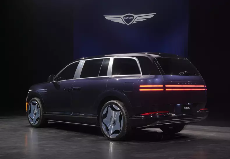 260820_anewiconrsquosarrivalgenesisunveilsgv90flagshipsuv_16