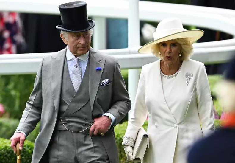 charles si camilla schimbare