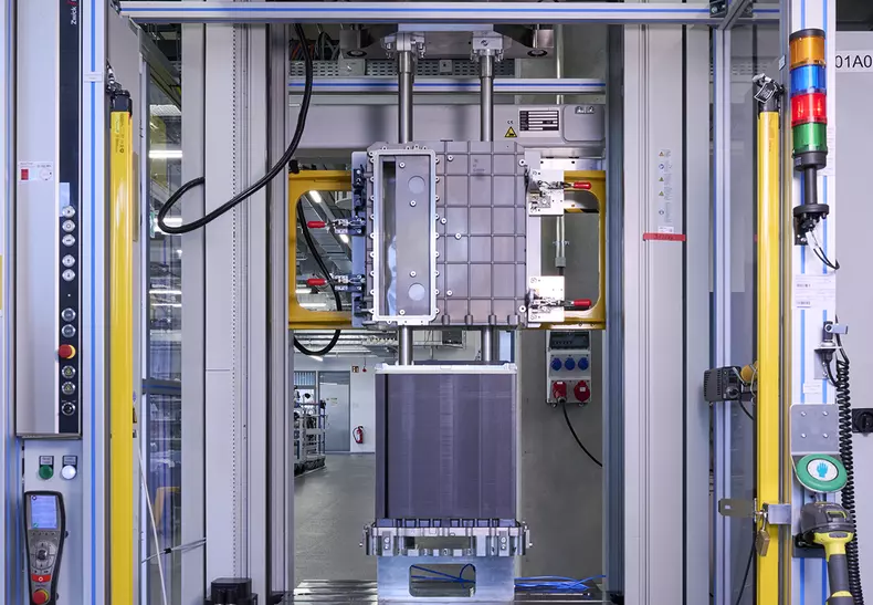 P90476207_highRes_fuel-cell-system-pro