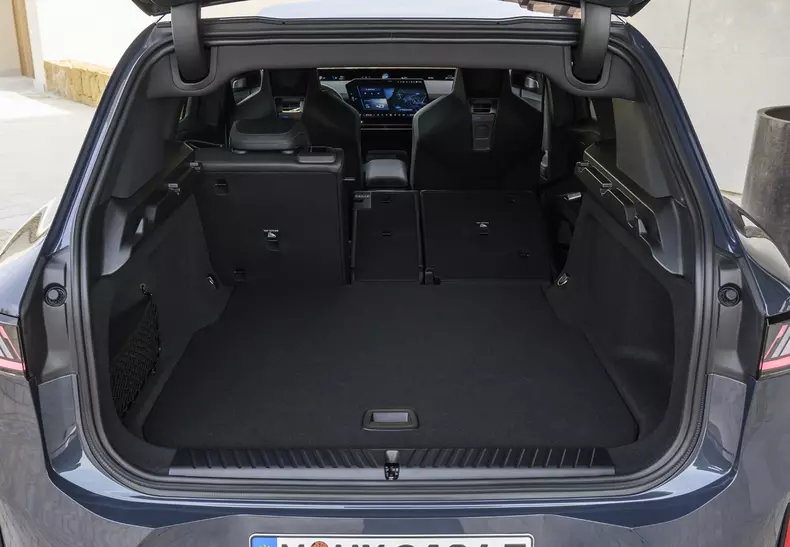 P90626828_highRes_the-new-bmw-ix3-50-x