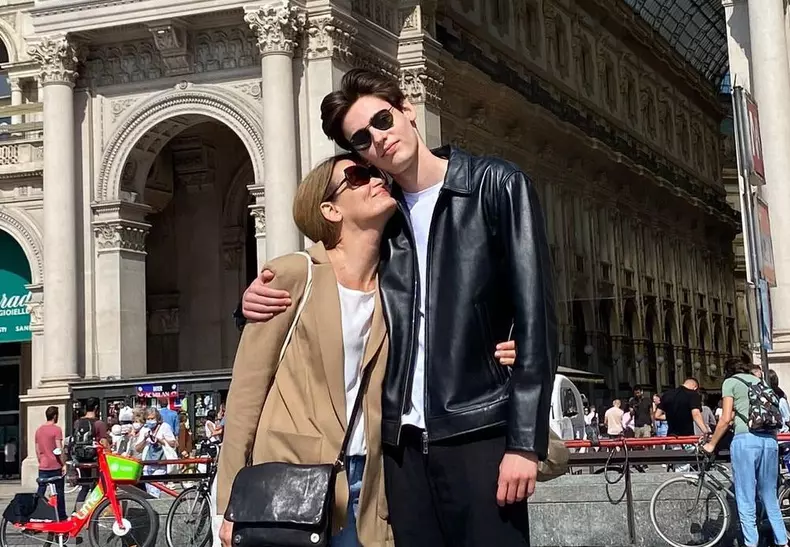 Elvirei Deatcu a explicat cu ce se ocupă fiul ei în Italia
