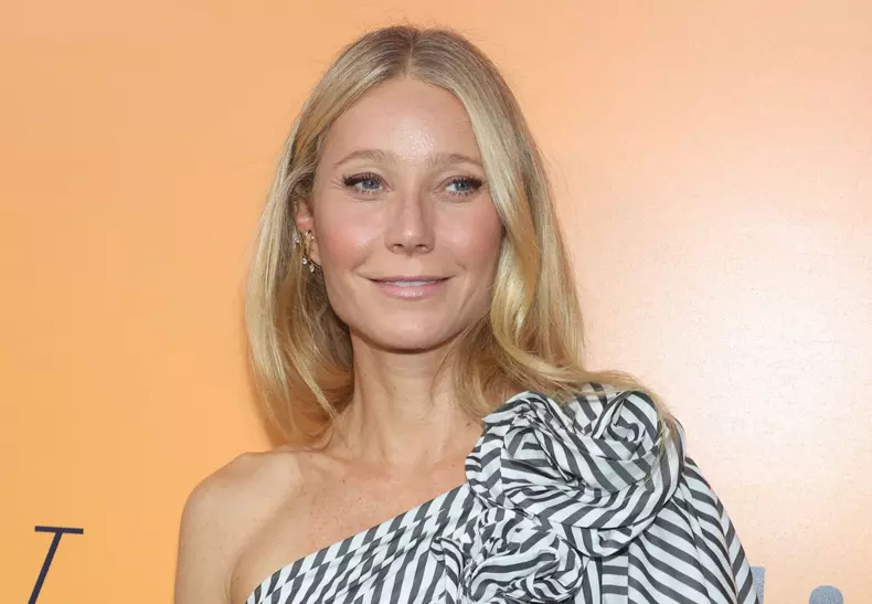 Gwyneth Paltrow, fotografie specială alături de fiica ei, Apple. Cine mai apare în imaginea de colecție